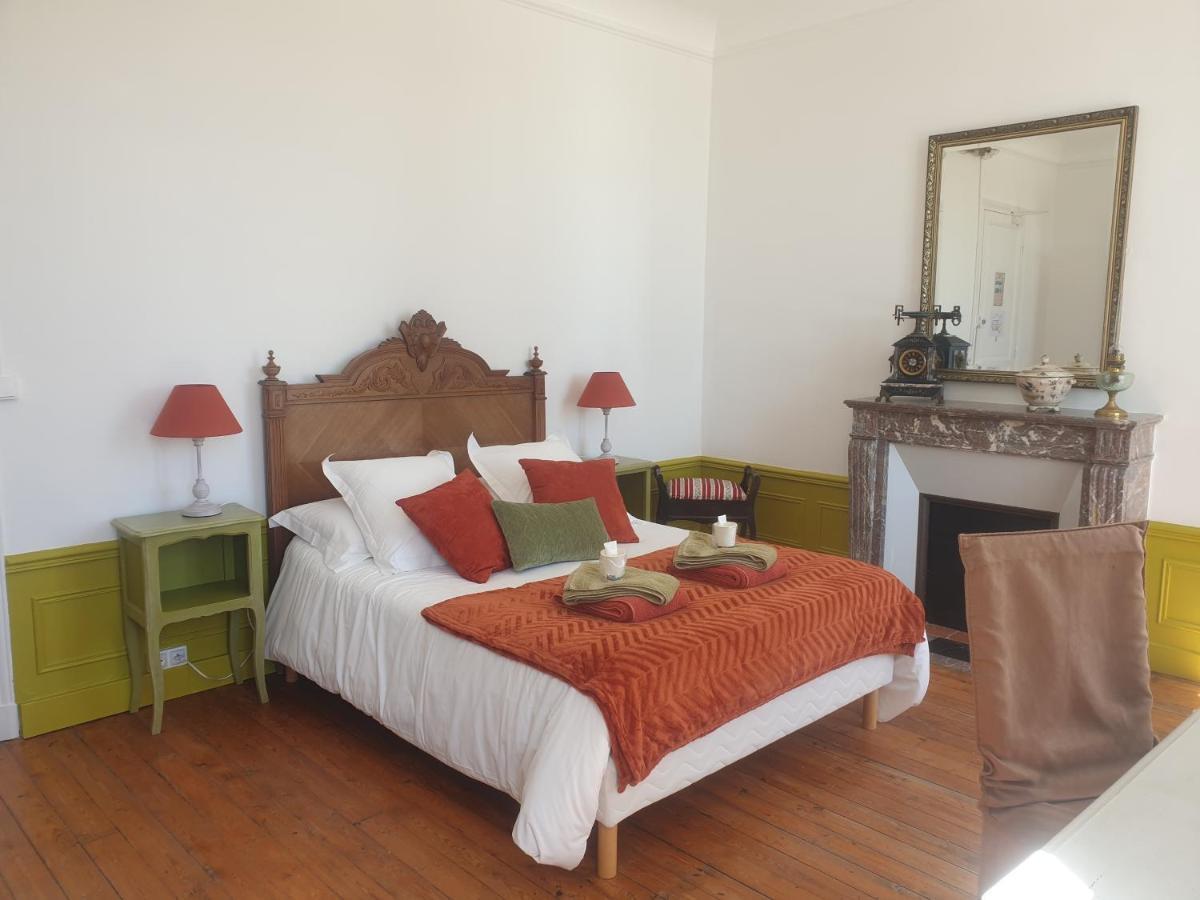 Chateau De Surville Surville  Стая снимка