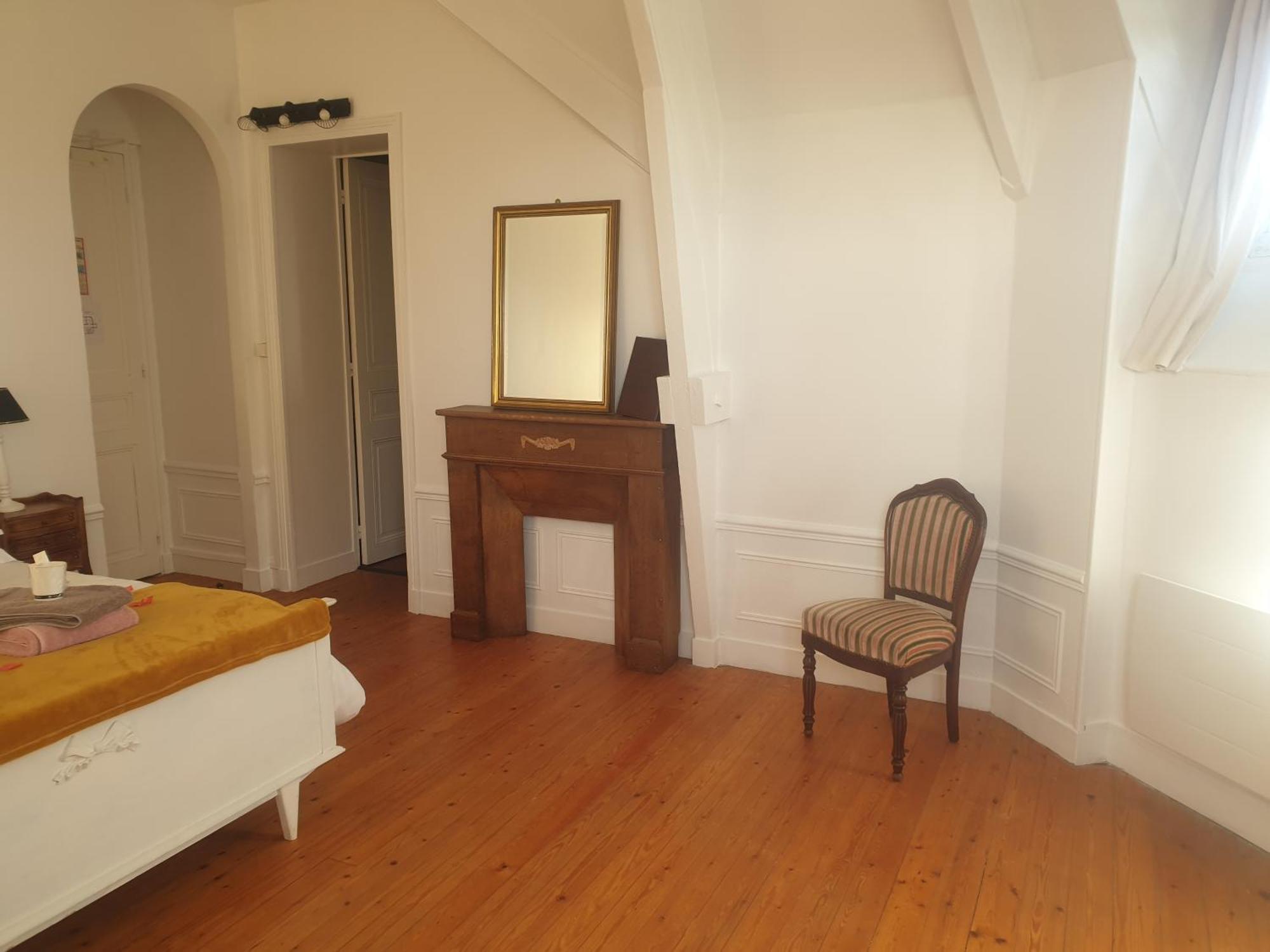 Chateau De Surville Surville  Стая снимка